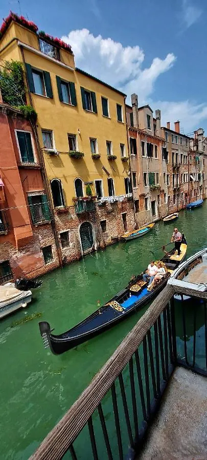 Antico Rio Acqua Dolce Apartment Venice